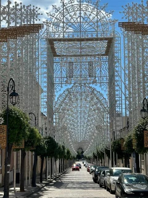 Luminarie devozionali della festa della Madonna della Coltura nel centro storico di Parabita 2026